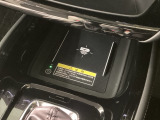 スマートフォンの充電ができるワイヤレス充電器が付いてます☆