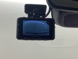 昨今必須のアイテム、ドライブレコーダ付き!万が一の際の映像を証拠として残せます。おひとりで運転している時でも安心ですね☆内蔵のカードを取り出せばパソコンでも映像が確認できます。