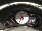 運転が楽しくなるスポーティーで見やすいメーターデザインです。