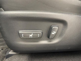 【パワーシート(電動シート)】シートを電動で、前後にスライドまたは上下の高さなどを調整することができます!細かい操作もスイッチ一つでできるので、とても便利です!