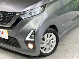 【LEDヘッドライト】悪天候や夜間走行時も良好な視界を確保し安心して運転できる高輝度LEDヘッドライトを装備!点灯速度が早く、消費電力も抑えられています。