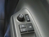 電動格納ミラー! スイッチひとつでミラーを畳めます。