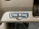ハンドルの左下にETCがついています。高速道路の料金所の通過も楽々です。 カードの取り出しもしやすい場所についています。