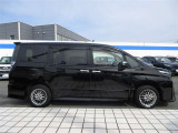 両側パワースライドドア付きだから、狭い駐車スペースなどでの 乗り降りラクラク!