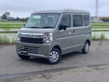 車両の品質管理は室内展示場を完備しておりますので、品質を保った状態の車両をご覧いただけます。