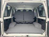 積み下ろしのしやすいデッキにはたっぷりと荷物を積み込んでいただけます。遊びから仕事まで、様々なシーンで頼れます♪
