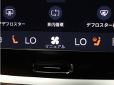 フロントシートには、シートヒーター&シートエアコンに加え、ステアリングホイール・ヒーターも装備。厳寒の地、北欧スウェーデン発祥のブランドならではのアイテムです。シートヒーターは後席にも装備しています。