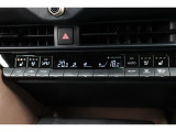 運転席と助手席、それぞれ温度調節ができ、オールシーズン快適なオートエアコンとなっております!