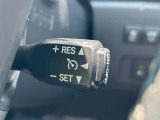 【クルーズコントロール】高速道路もラクラク走行。アクセルを離しても一定速度で走行ができ、長距離運転時の負担を軽減!加速・減速も簡単なスイッチ操作で調整できます。