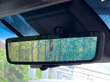 【デジタルインナーミラー】後席の大きな荷物や同乗者で後方が確認しづらい時でも安心!カメラが撮影した車両後方の映像をルームミラー内に表示。クリアな視界で状況の確認が可能です!
