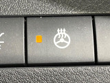 【ステアリングヒーター】冬場に冷たくなりやすい革巻きステアリングを、スイッチ一つで素早く適温に!エアコンよりも早く温まってくれるので、寒い日の運転も快適になりますね♪
