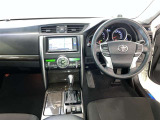 運転席周りのレイアウトをご覧ください。ナビゲーションが綺麗に装着されすっきり収まってますね!