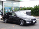 BMW在庫保有台数常時100台以上!ご来店の際はBMW本店(厚木市下荻野140-1)にご来店ください!弊社自慢の全天候型ショールーム!BMW在庫保有台数常時100台以上ございます!
