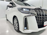フォグランプ装着車です。暗い夜道の車両前方を明るく照らします