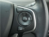 ◆アダプティブクルーズコントロール◆予め設定した車速内でクルマが自動的に加減速。前走車との適切な車間距離を維持しながら追従走行します。【LKAS】車線維持支援システムでステアリング操作を支援。