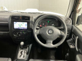 運転席からの視界が左右に広く隅々まではっきりと見渡せます。車の前端も把握しやすく安心して運転できます。