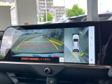 【パノラミックビューモニター】専用のカメラにより、上から見下ろしたような視点で360度クルマの周囲を確認することができます☆死角部分も確認しやすく、狭い場所での切り返しや駐車もスムーズに行えます。