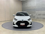 お車購入のポイントとなるフロントマスクです!シャープな目つきが印象的なデザインのヘッドランプです。