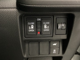 【両側パワースライドドア】です。リモコンや運転席のスイッチ操作で楽々自動開閉。