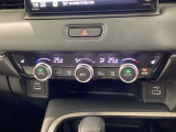エアコンはオート機能でお好みの温度に調整可能です。オールシーズン快適にドライブできます!