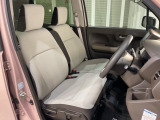 乗降がしやすい運転席。高さが調節できて小柄な方でも運転しやすいポジションをとることができます。