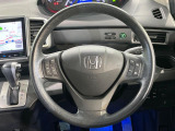 インテリアに合わせたデザインのステアリングは、運転される方のことも考え、運転しやすい形状、大きさです。是非一度、実際に触ってお確かめください。