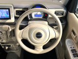 インテリアに合わせたデザインのステアリングは、運転される方のことも考え、運転しやすい形状、大きさです。是非一度、実際に触ってお確かめください。