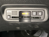 ETCがついています。高速道路の料金所の通過も楽々です。 カードの取り出しもしやすい場所についています。