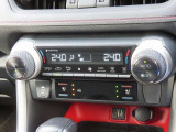 デュアルオートエアコン搭載☆運転席と助手席でエアコンが独立しているのでドライバーも同乗者もより快適にドライブができます♪