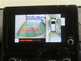 パノラミックビューモニター搭載。カメラで車両周囲の状況を映し出すため、狭い場所での駐車などに役立ちます。