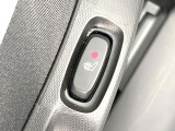 ●フロントシートヒーティング:運転席・助手席共に三段階で調節が可能なシートヒーターを装備しております。季節を問わず快適にご使用いただけます。
