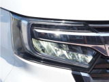 【ヘッドライト】省電力で長寿命の明るく運転しやすいLEDヘッドランプです。明るく照らすので暗い夜道からお客様を守ってくれます。
