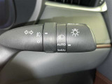【オートライト】車外の明るさに応じて、自動的にライトの点灯・消灯をしてくれます。