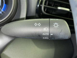 【オートライト】車外の明るさに応じて、自動的にライトの点灯・消灯をしてくれます。