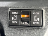 【両側パワースライドドア】スマートキーや運転席のスイッチで後席両側スライドドアの開閉が可能♪電動だから力を入れてドアを開ける必要が無く、小さなお子様でも簡単に開け閉めでき快適です♪