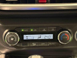 作動状態が一目でわかる液晶ディスプレイ付きAUTOエアコンを装備しています♪室内の温度を設定するとセンサーが室温を感知して、温度、風量を自動的にコントロ-ルして快適な空間を作ってくれます!