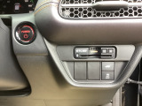 スマートキーシステム搭載ですので、ハンドル横のスイッチを押せば、エンジンスタート!
