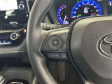 運転中、オーディオの操作をしてて、ハッとしたことはありませんか?ステアリングスイッチは、運転中でもハンドルでオーディオの操作が可能です。安全なドライブをサポートします。