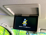 【フリップダウンモニター】大画面モニターで後席でもエンタメをお楽しみいただけます。小さなお子様にも大人気の装備です♪