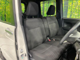 運転席まわりには十分なスペースがあり、大柄な方でもゆったり運転していただける環境です。