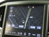メーカー装着のナビを装備しております。