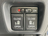 【両側パワースライドドア】スマートキーや運転席のスイッチで後席両側スライドドアの開閉が可能♪電動だから力を入れてドアを開ける必要が無く、小さなお子様でも簡単に開け閉めでき快適です♪