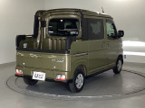 ボディカラーは、オフビートカーキメタリックです。