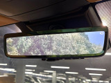 【デジタルインナーミラー】後席の大きな荷物や同乗者で後方が確認しづらい時でも安心!カメラが撮影した車両後方の映像をルームミラー内に表示。クリアな視界で状況の確認が可能です!