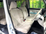 運転席まわりには十分なスペースがあり、大柄な方でもゆったり運転していただける環境です。