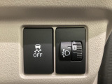 ハンドルの右側にはヘットライトリベライザーとHondaセンシング用のVSA解除スイッチなどがついています。ヘッドライトリベライザーは道路状況や積荷の加重に応じてライトの高さを調節できます。