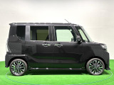 ドアは約90度に開くので荷物も積み込みやすく、乗り降りもしやすい♪ ロングドライブも快適に過ごせる工夫がいっぱいです♪♪