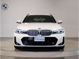 ☆BMWの代名詞とも言える【キドニーグリル】一目見ただけでBMW車であると認識できる確固たるアイコンとして存在感を放ちます☆