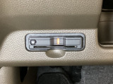 ハンドルの左下にETCがついています。高速道路の料金所の通過も楽々です。 カードの取り出しもしやすい場所についています。