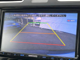 【バックカメラ】駐車時に後方がリアルタイム映像で確認できます。大型商業施設や立体駐車場での駐車時や、夜間のバック時に大活躍!運転スキルに関わらず、今や必須となった装備のひとつです!